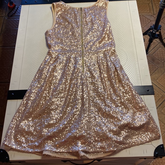 ISSI Gold Sequin Dress Size Medium. - Picture 4 of 6